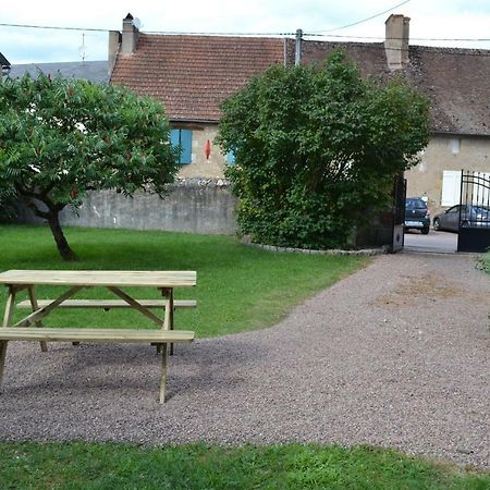 Appartement Passe Partout Lucenay-l'Eveque Exterior photo