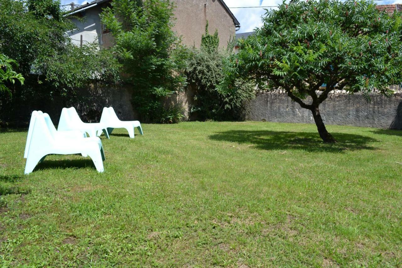 Appartement Passe Partout Lucenay-l'Eveque Exterior photo